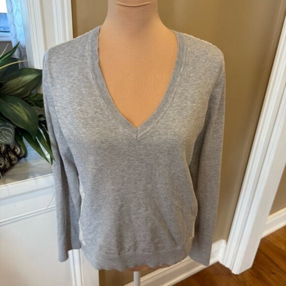 Banana Republic Factory Women's Medium Gray V Neck Sweater Lace Back Mixed Media - Picture 6 of 16